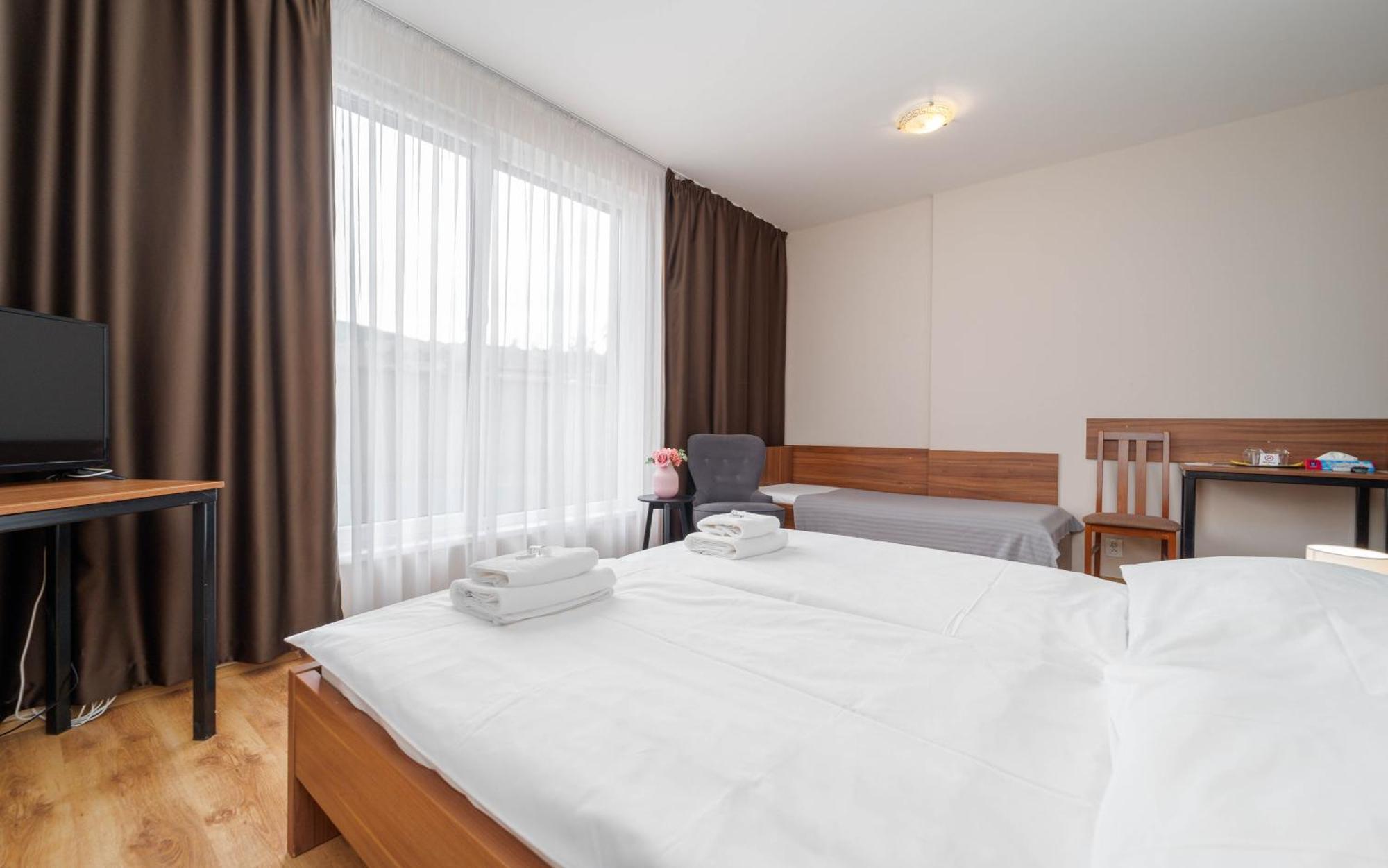 Hotel Arena Brumov Exterior photo